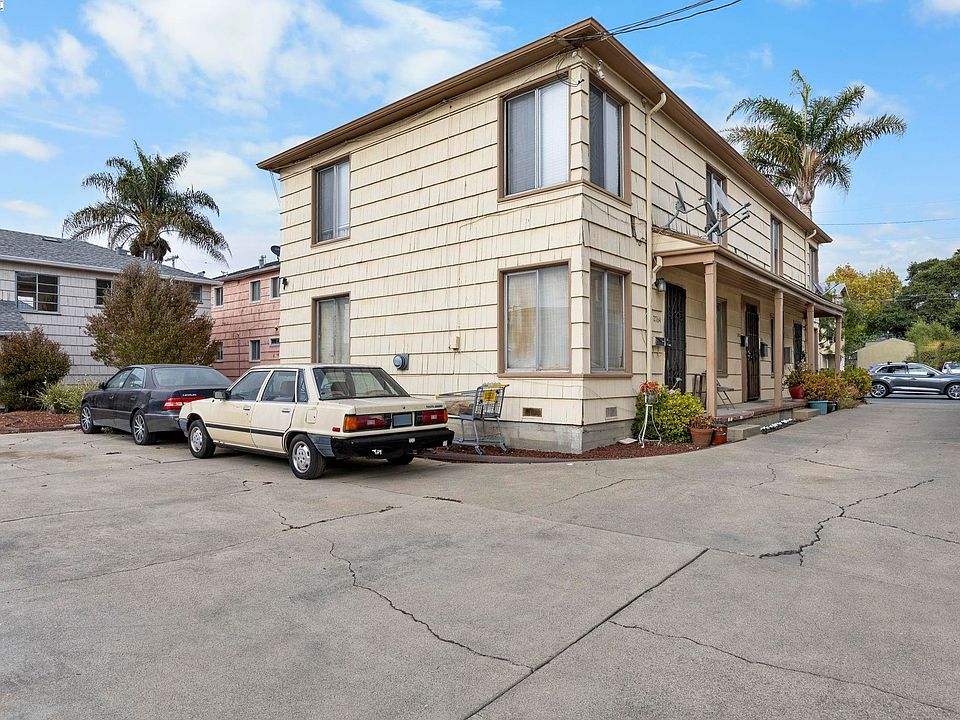 2nd image of 2758 Sacramento St