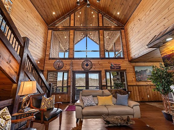 3rd image of 406 Hope Dr