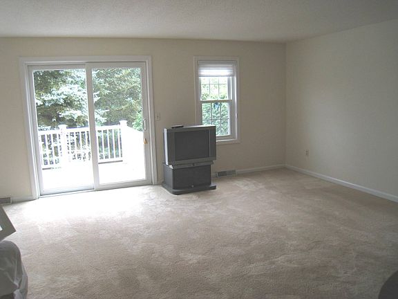 5th image of 96 Laurelwood Dr