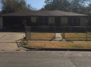 813 Tuskegee St, Grand Prairie, TX 75051