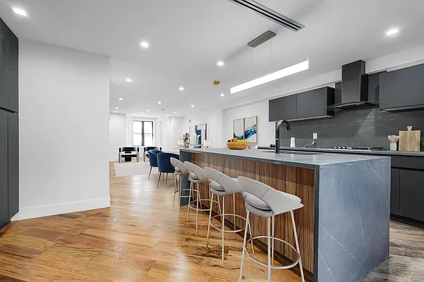 Rented by Hillel Realty Group | media 3