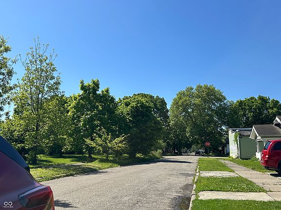 3rd image of 1118 N Traub Ave