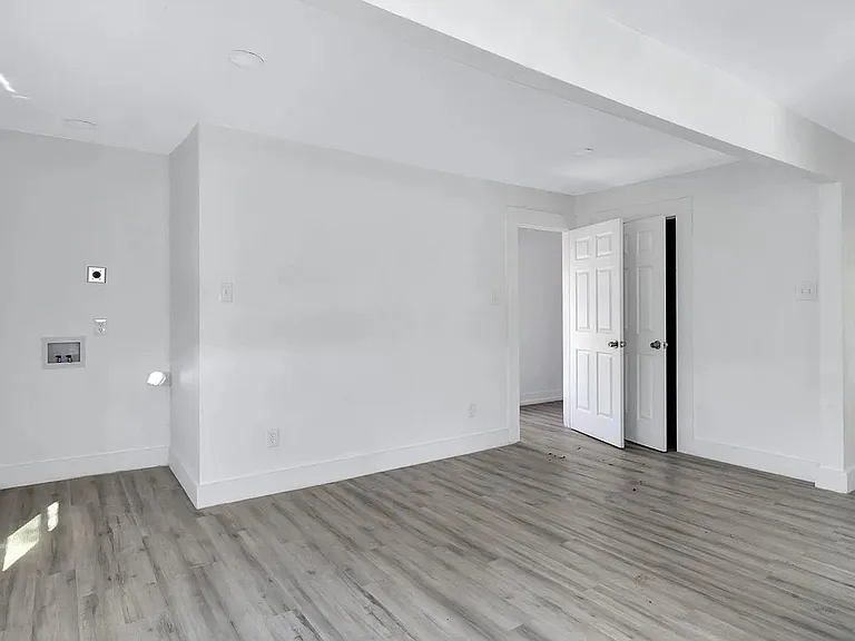 2737 Stuart Dr — Photo 8