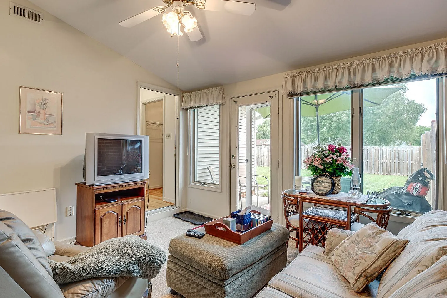 2 bed, 2.0 bath, 1399 sqft, $2,741 — Photo 4