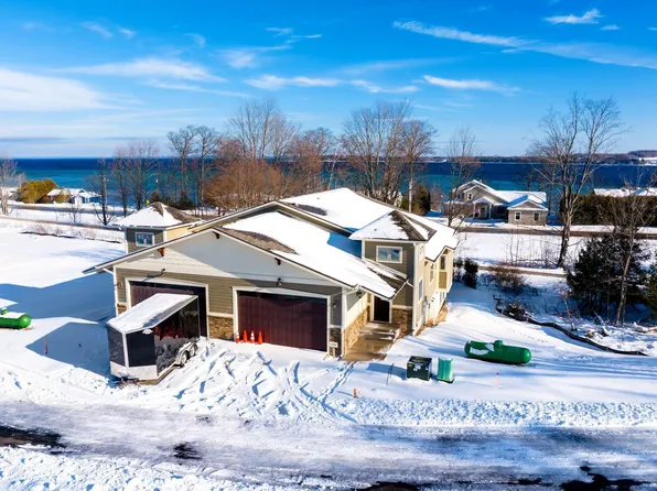 760 N Waypoint Cir, Suttons Bay, MI 49682