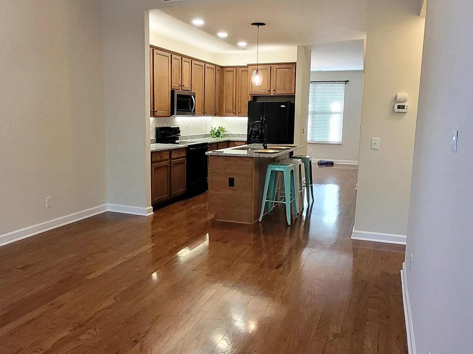 Newly renovated 3BR/2.5BA Townhome in Truxton Village — Photo 4