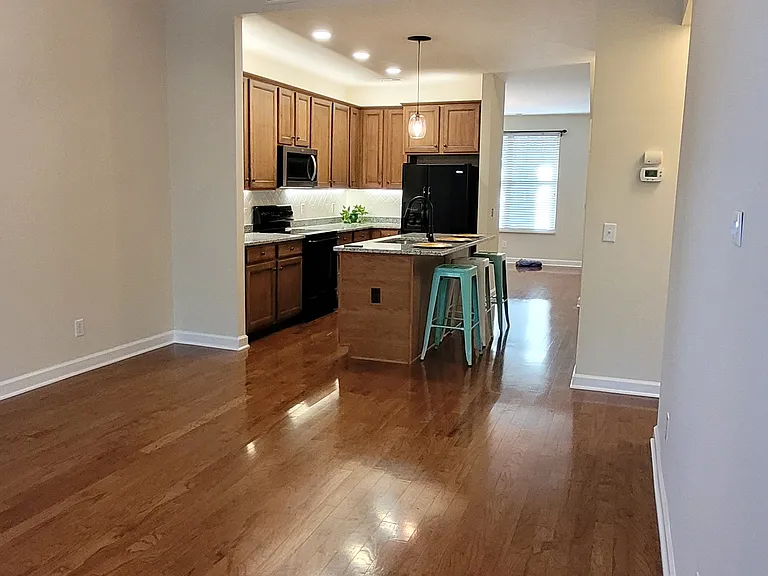 218 Windsor Chase Ct — Photo 4