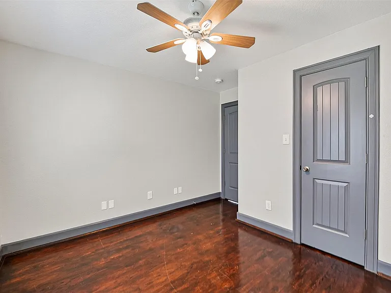 7623 McHenry St — Photo 21