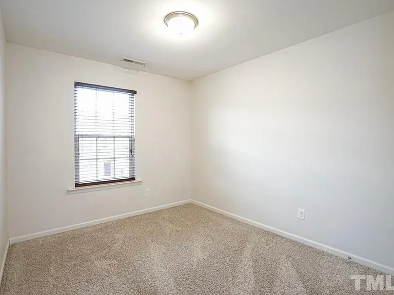 407 Stone Flower Ln — Photo 6