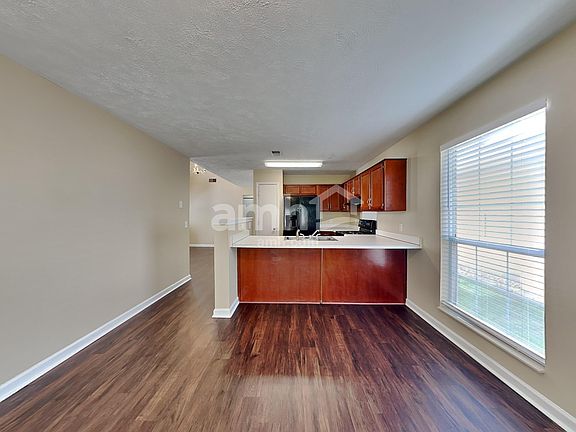 5th image of 1212 Wembley Dr
