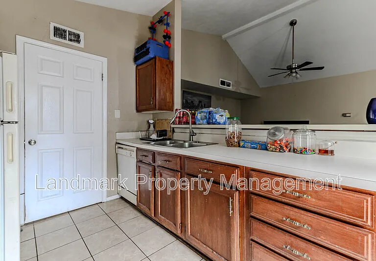 434 Pogue St — Photo 7