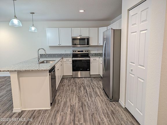 4th image of 821 NE 10th St #1