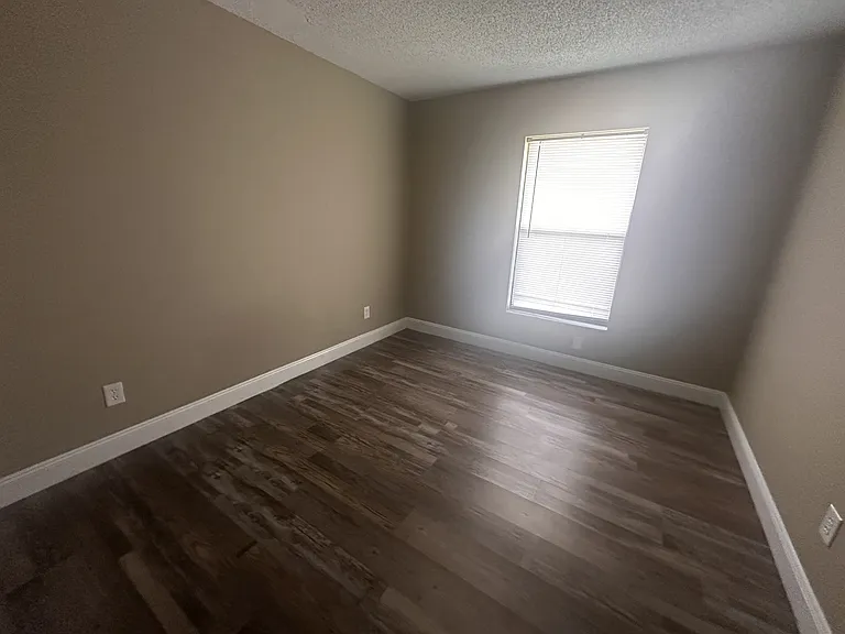1838 NE 17th St — Photo 6