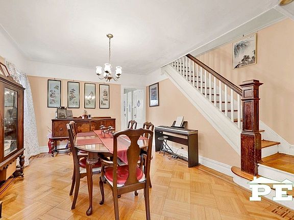 3rd image of 2020 E 61st St