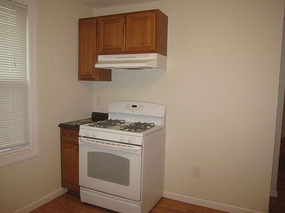 2nd image of 257 N Park St