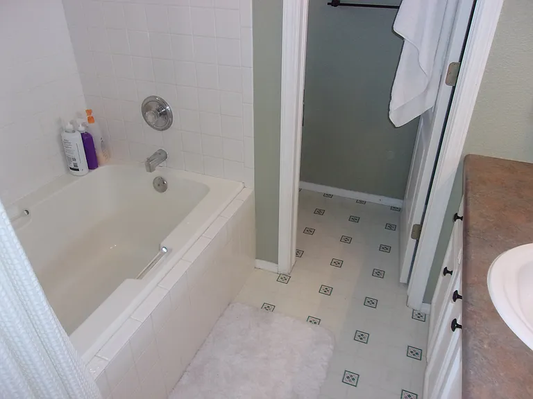 1456 Courtyard Hts — Photo 20