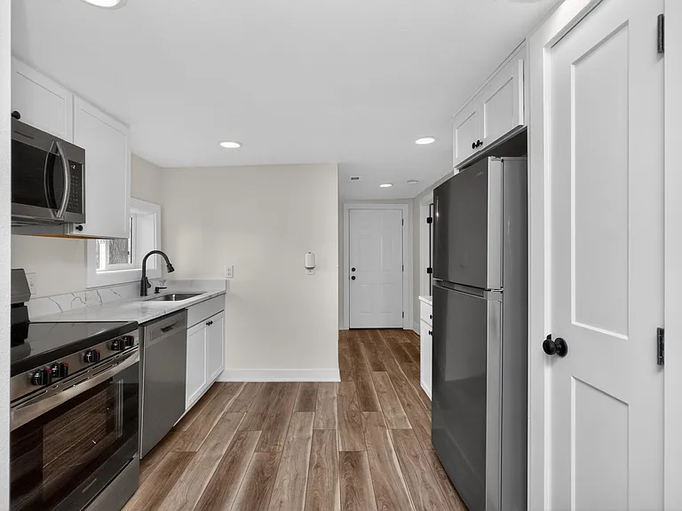4076 Indianola Ave — Photo 9