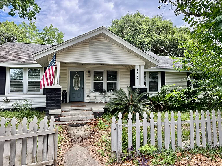 2624 W Desoto St #A — Photo 2
