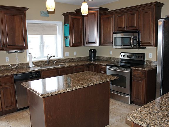 Kitchen with large island