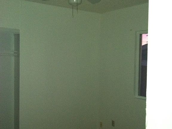 3rd image of 826 W El Segundo Blvd APT 16