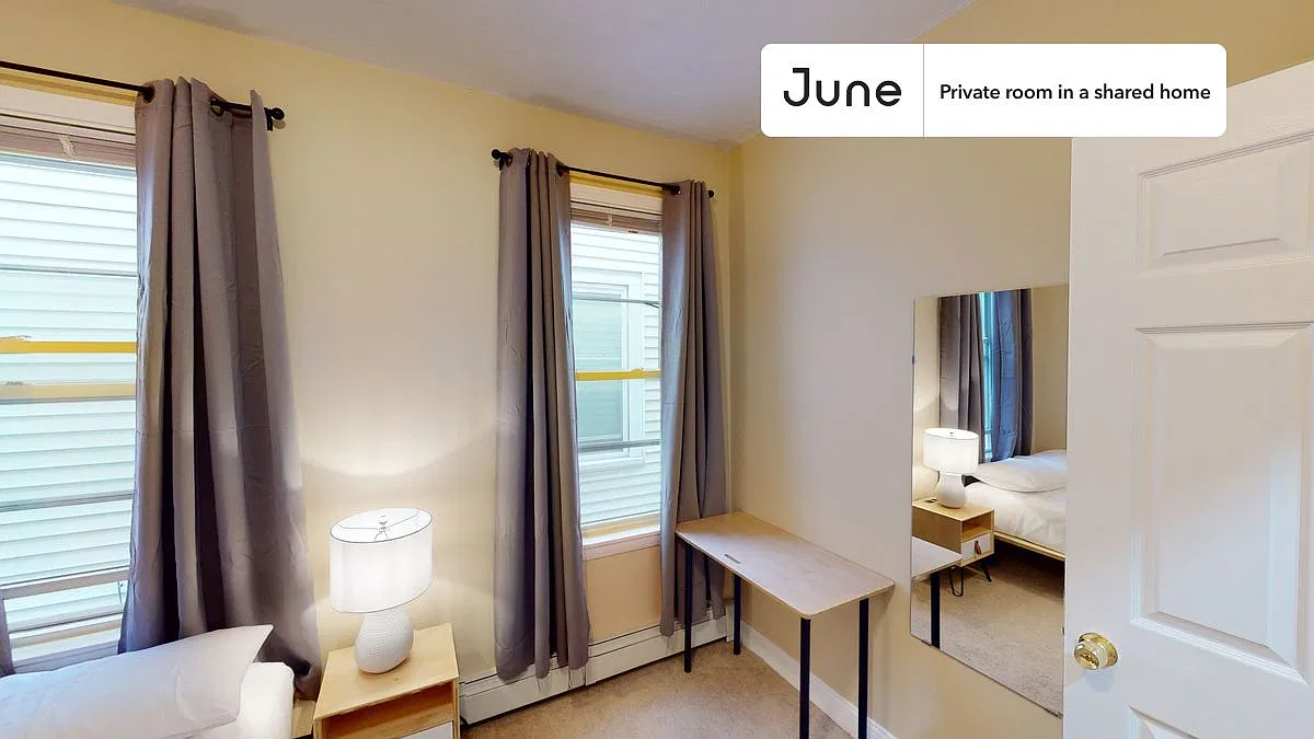 Full bedroom in 3 bed/1 bath home in Central Square #1298 B — Photo 3