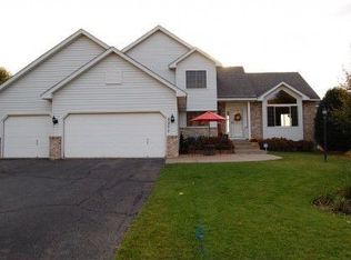 2277 Parkview Ln, Woodbury, MN 55125