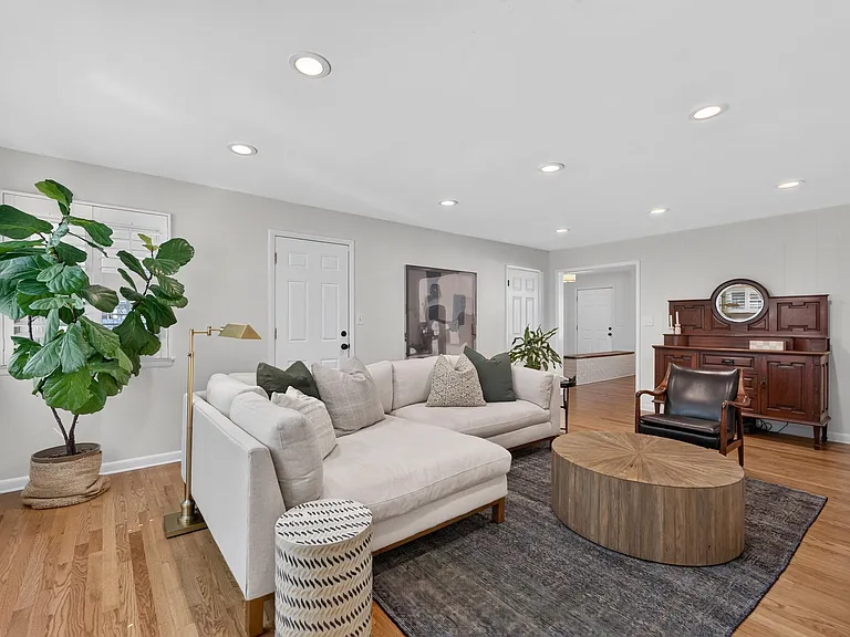 2030 E Greenwood St — Photo 4