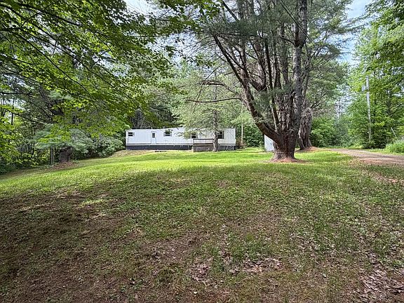 3rd image of 895 W Plymouth Road