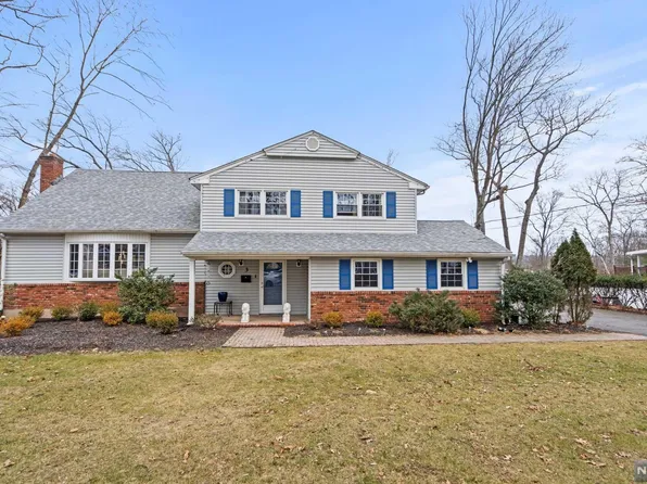 3 Hershey Rd, Wayne, NJ 07470