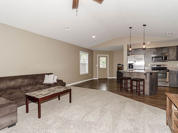2nd image of 322 W. Pine