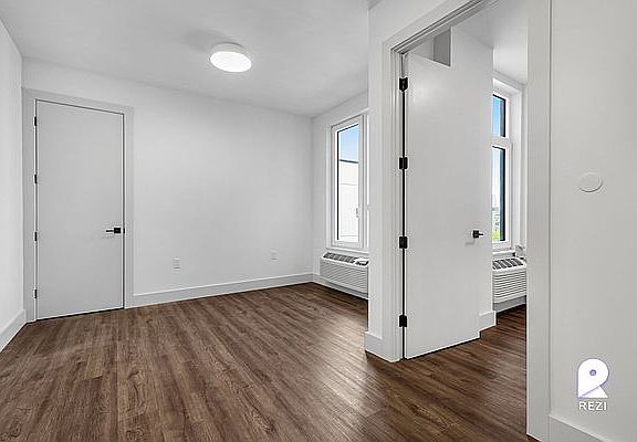 3rd image of 2069 Honeywell Ave #8D