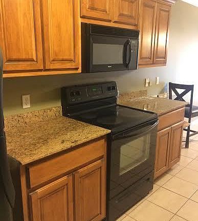 3rd image of 838 Oakwood Ct