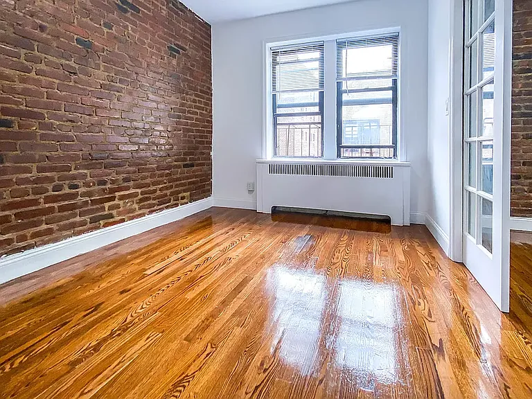 3111 Crescent St #D7 — Photo 4