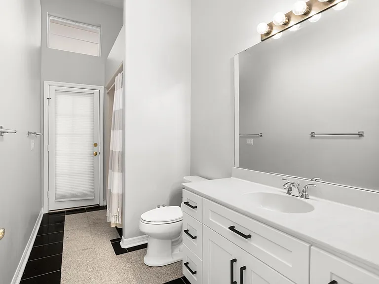 2810 University Acres Dr — Photo 18