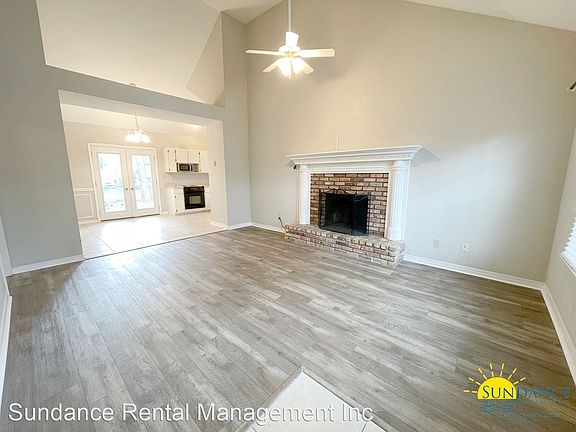 3rd image of 2613 Windsor Ln