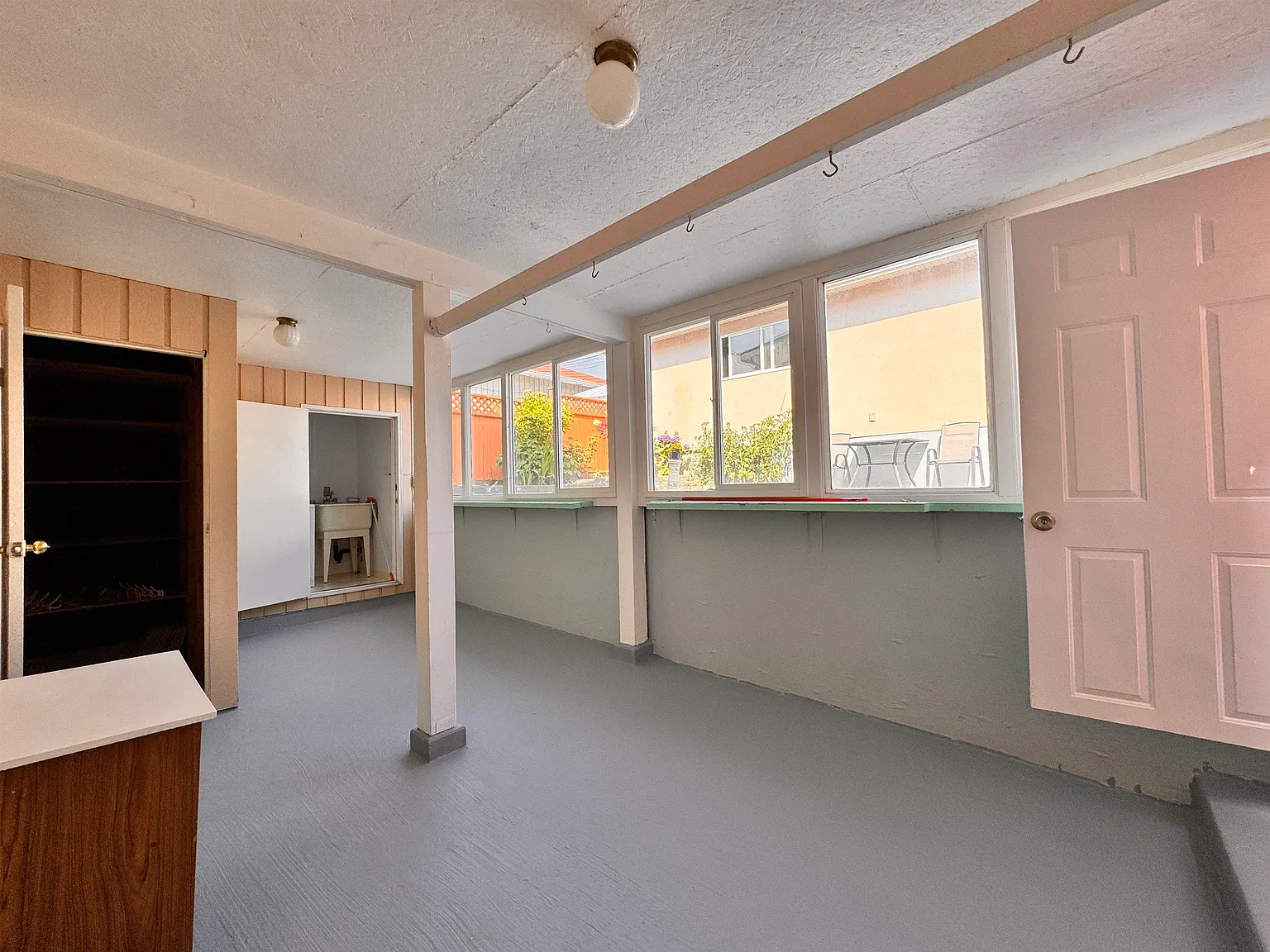 2 bed, 1200 sqft, $2,200 — Photo 2