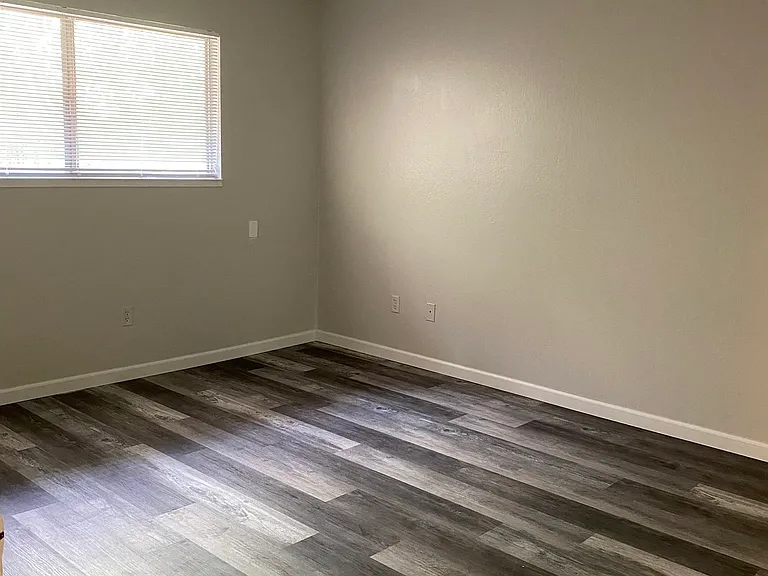 6119 Terrell Dr — Photo 7