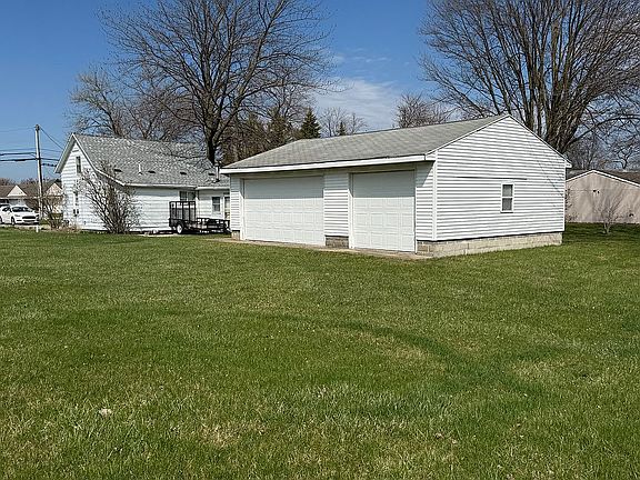 4th image of 215 Redman Rd
