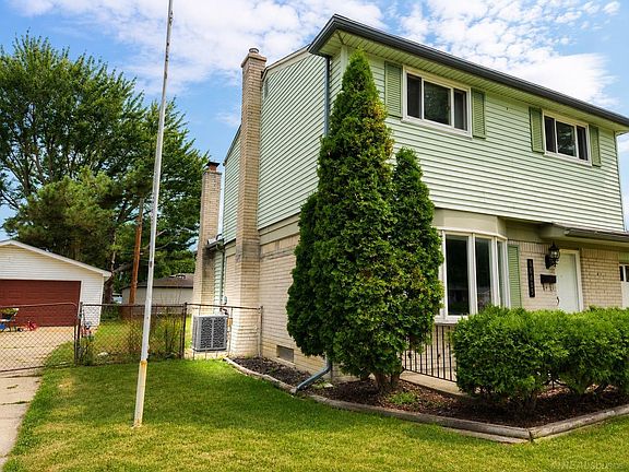 3rd image of 30605 Hennigan St