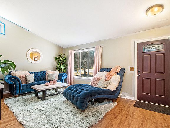 4th image of 1541 Gunnink Dr SE
