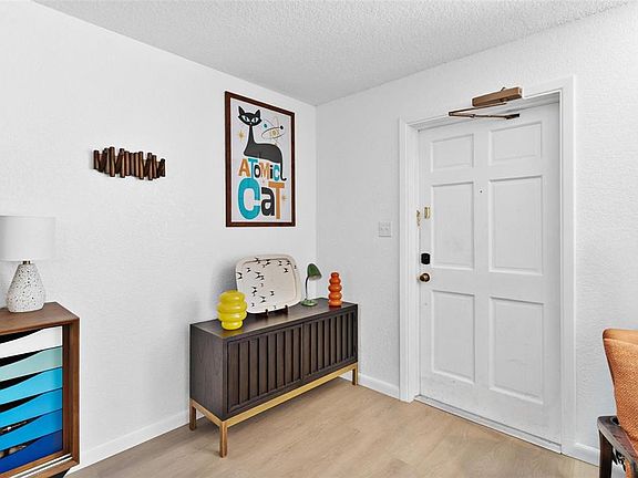 4th image of 1112 W Main St APT C4