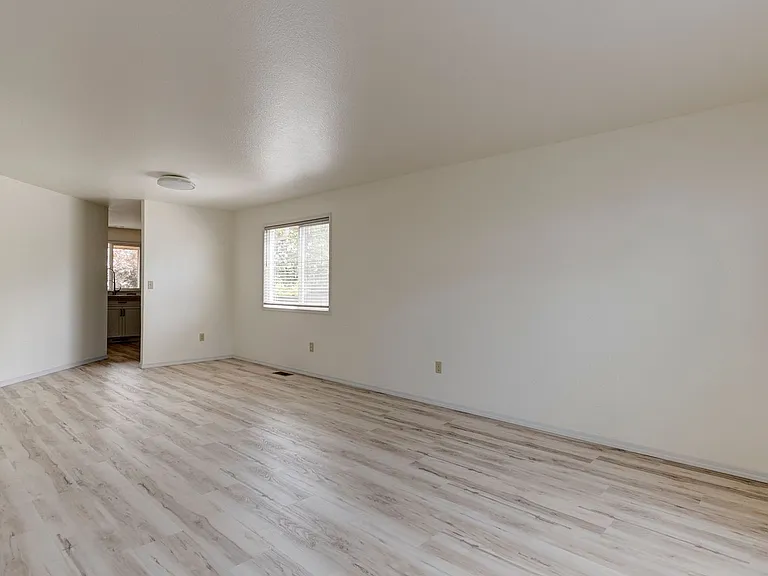418 SW Erie Cir — Photo 12