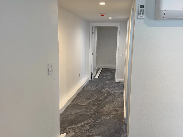 160 W 59th St #1/4 — Photo 7