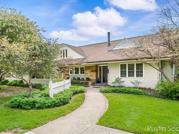 185 S Monroe St NE, Rockford, MI 49341