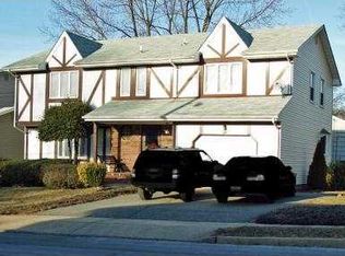 136 S Cliff Rd, Colonia, NJ 07067