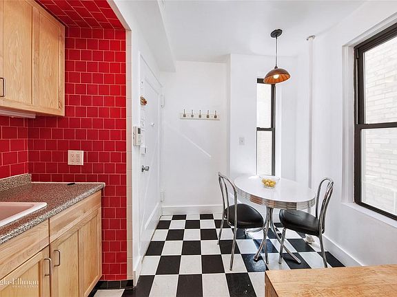 3rd image of 15 Leroy St APT 11
