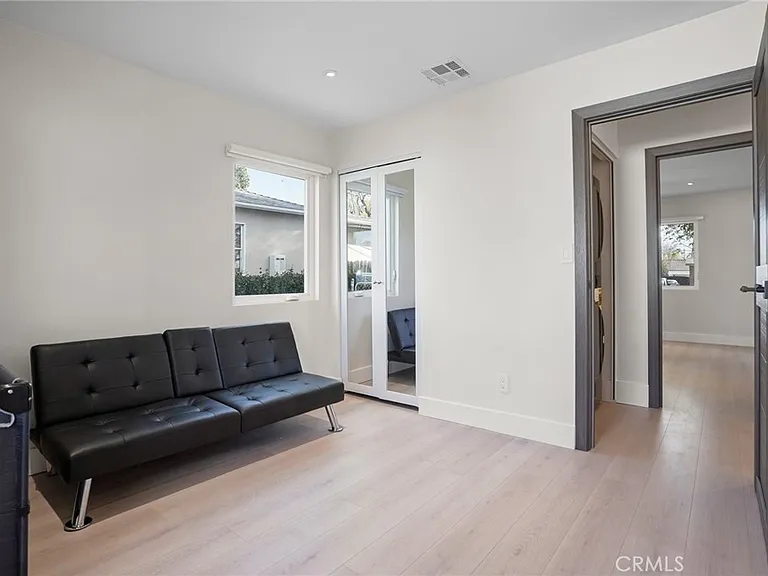 1239 N Reese Pl — Photo 15