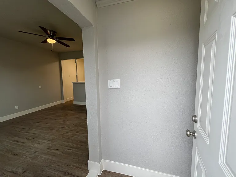 107 Stanley Ct #4 — Photo 6