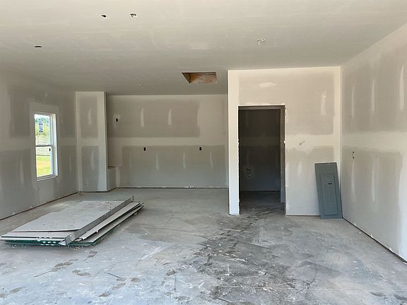 2nd image of 123 Cottage Grove Cir