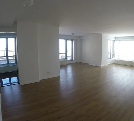 Rented by Solow Realty | media 25